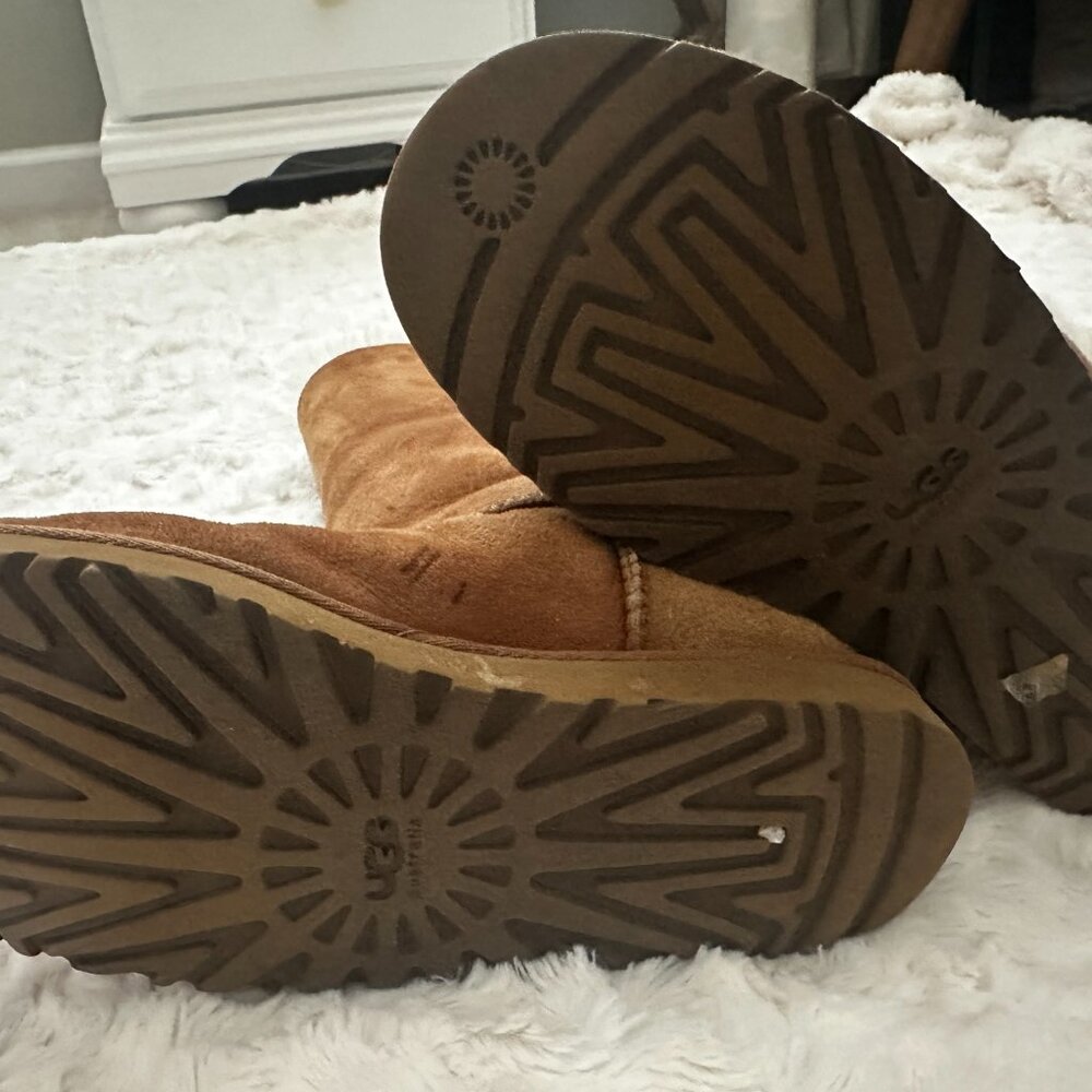 UGG BAILEY BUTTON BOOT - Picture 5 of 6